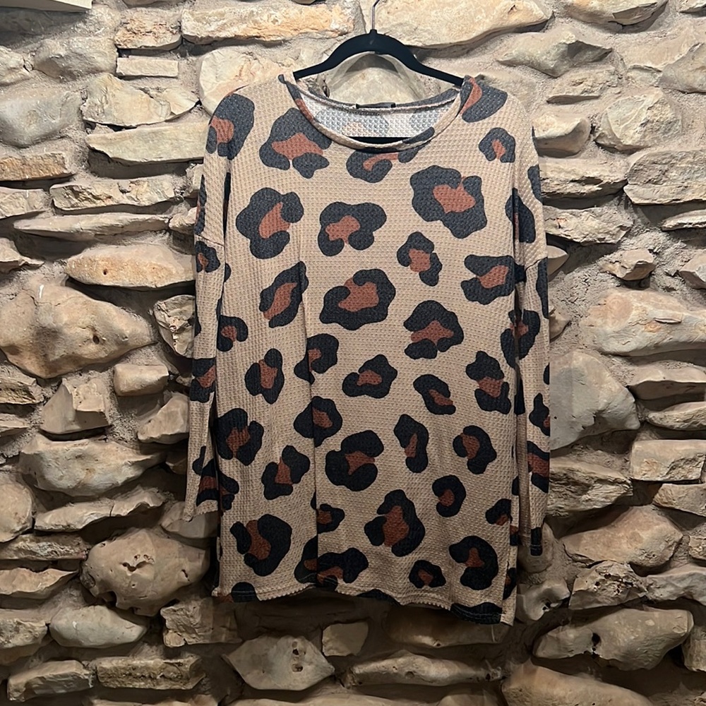 Long sleeves. Waffle material. Tunic top.